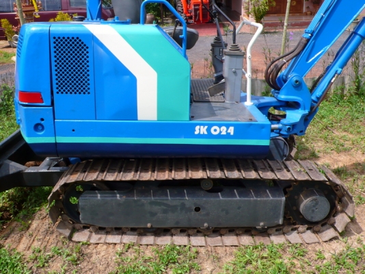 รถขุด KOBELCO SK24 (PC30)