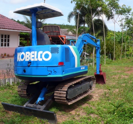 รถขุด KOBELCO SK24 (PC30)