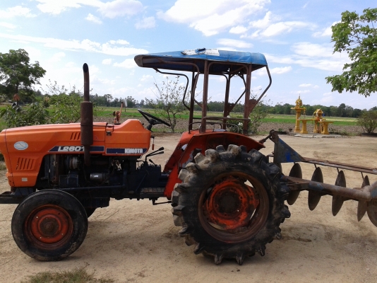 ขายรถไถคูโบต้า26แรง พร้อมผาน5 สภาพพร้อมใช้งาน