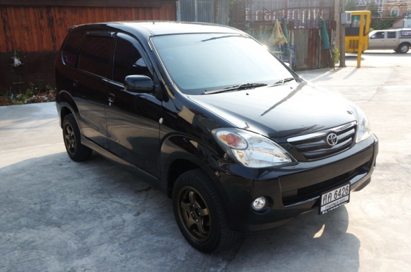 TOYOTA AVANZA ปี 2004 รถเดิมๆ เบรค ABS เครื่องวิ่งดี ช่วงล่างแน่น เกียร์ AUTO กระจกไฟฟ้า แอร์เย็น ล้อMAXแต่ง สภาพภายในสวย สีสวย พร้อมใช้งานทันที จัดไฟแนนได้