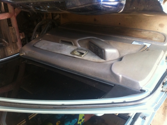 ขายประตูมังกร แคบ พร้อมกระจกมอกข้าง ขายประตูมังกร แคบ พร้อมกระจกมอกข้าง