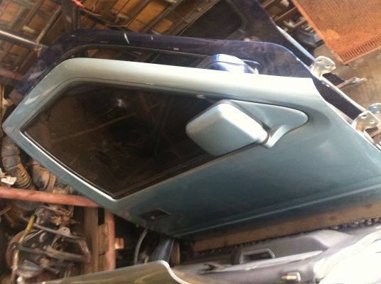 ขายประตูมังกร แคบ พร้อมกระจกมอกข้าง ขายประตูมังกร แคบ พร้อมกระจกมอกข้าง