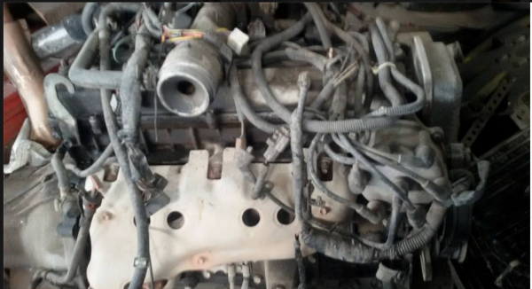 ขายเครื่องโตโยต้า หกสูบ เบนซิน รหัส 1G อุปกรณ์สายไฟครบๆ ขาย 9500 ครับ นครนายก 098-264 0304