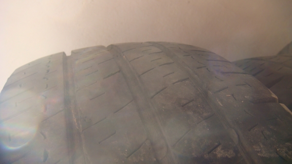 ขายยาง MICHELIN TUBELESS 195 R14  ปี 09 สัปดาห์ที่ 25 ขาย 4 เส้นราคา 3,000 บาท T.083-999-9385