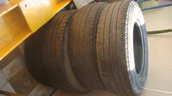 ขายยาง MICHELIN TUBELESS 195 R14  ปี 09 สัปดาห์ที่ 25 ขาย 4 เส้นราคา 3,000 บาท T.083-999-9385