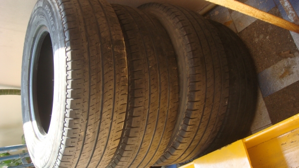 ขายยาง MICHELIN TUBELESS 195 R14  ปี 09 สัปดาห์ที่ 25 ขาย 4 เส้นราคา 3,000 บาท T.083-999-9385