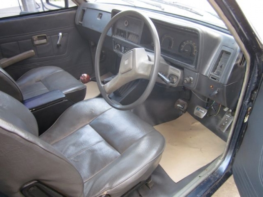 Isuzu KB2200 4 ประตู  รถพร้อมใช้ ประหยัดน้ำมันสุดๆ วิ่งทางไกลหายห่วง