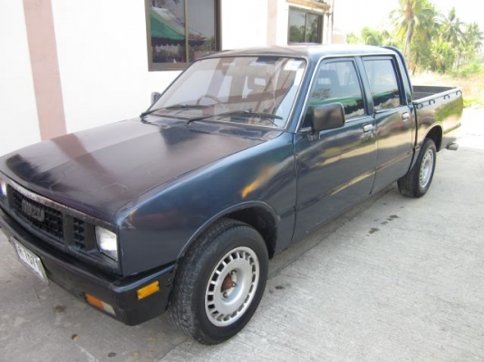 Isuzu KB2200 4 ประตู  รถพร้อมใช้ ประหยัดน้ำมันสุดๆ วิ่งทางไกลหายห่วง