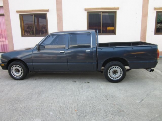 Isuzu KB2200 4 ประตู  รถพร้อมใช้ ประหยัดน้ำมันสุดๆ วิ่งทางไกลหายห่วง