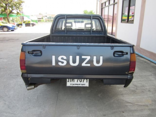 Isuzu KB2200 4 ประตู  รถพร้อมใช้ ประหยัดน้ำมันสุดๆ วิ่งทางไกลหายห่วง