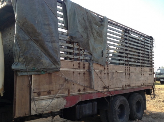 ขายถูกๆครับกระบะไม้ใส่กับสิบล้อ กระบะ ยาว6.10 เมตร กว้าง 2.45 เมตร สูง 2.20 เมตร สภาพดีพร้อมใช้ กระบะสวยสภาพดีครับโทร. 081-2659193 คุณสุวรรณ 081-8789119 คุณสุขเกษม 085-4795337 คุณเล็ก