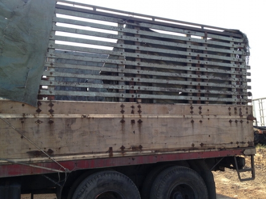 ขายถูกๆครับกระบะไม้ใส่กับสิบล้อ กระบะ ยาว6.10 เมตร กว้าง 2.45 เมตร สูง 2.20 เมตร สภาพดีพร้อมใช้ กระบะสวยสภาพดีครับโทร. 081-2659193 คุณสุวรรณ 081-8789119 คุณสุขเกษม 085-4795337 คุณเล็ก