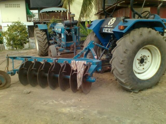 รถไถนาFORD TB110 เก่านอกซื้อมาไม่ใด้ใช้งาน สภาพ90\% รถไถนาFORD TB110 เก่านอกซื้อมาไม่ใด้ใช้งาน สภาพ90\%