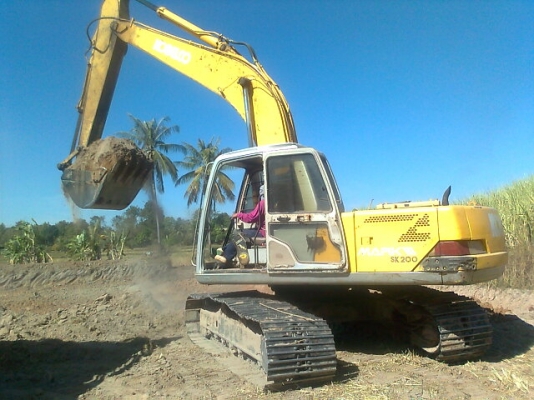 ขายรถแบคโฮ KOBELCO SK200-T เก๋งเทา ซี้เรี้ยล 19000 เล่มทะเบียน ไฟฟ้าใช้ได้ รถสวยราคาต่อรอง สนใจโทร