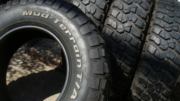 ขายยาง BF Goodrich Mud KM2 245 75 r16  ปี10