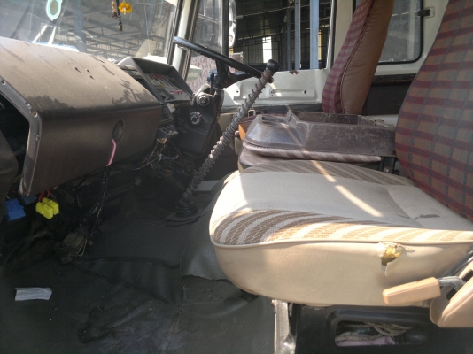 ขายรถ 6 ล้อ ตู้ แห้ง 3 ปาน HINO F17 เครื่อง EH700 สภาพ พร้อมใช้