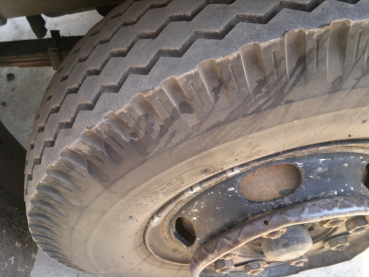 ขายรถ 6 ล้อ ตู้ แห้ง 3 ปาน HINO F17 เครื่อง EH700 สภาพ พร้อมใช้