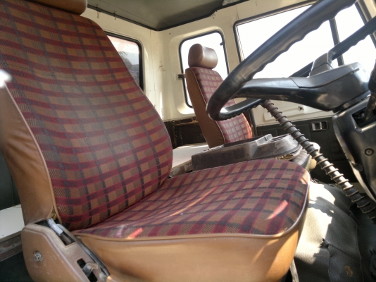 ขายรถ 6 ล้อ ตู้ แห้ง 3 ปาน HINO F17 เครื่อง EH700 สภาพ พร้อมใช้