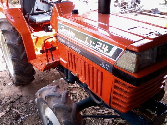 ขายแทรกเตอร์คูโบต้า L1- 24  แรง 2 เพลา ผาล5 พร้อมใช้งานครับ