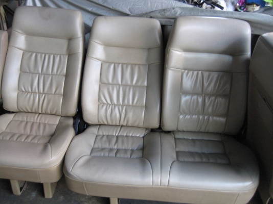 เบาะรถตู้ commuter ขากว้างแท้ สภาพสวยมาก 90เปอร์เซ็น ท้ง9ตัว เบาะรถตู้ commuter ขากว้างแท้ สภาพสวยมาก 90เปอร์เซ็น ท้ง9ตัว