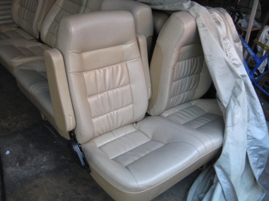 เบาะรถตู้ commuter ขากว้างแท้ สภาพสวยมาก 90เปอร์เซ็น ท้ง9ตัว เบาะรถตู้ commuter ขากว้างแท้ สภาพสวยมาก 90เปอร์เซ็น ท้ง9ตัว