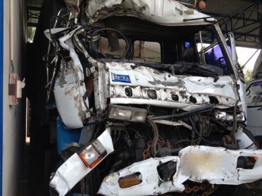 ขายซาก รถอิซูซุ 10 ล้อ หลังถนน  2 เพลา  FXZ 240 แรงม้า นางฟ้าแท้  ปี 39 ( ขายแม่ลูก )  สนใจติดต่อ 081 - 6079515