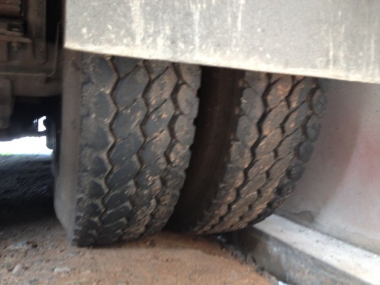 ขายซาก รถอิซูซุ 10 ล้อ หลังถนน  2 เพลา  FXZ 240 แรงม้า นางฟ้าแท้  ปี 39 ( ขายแม่ลูก )  สนใจติดต่อ 081 - 6079515