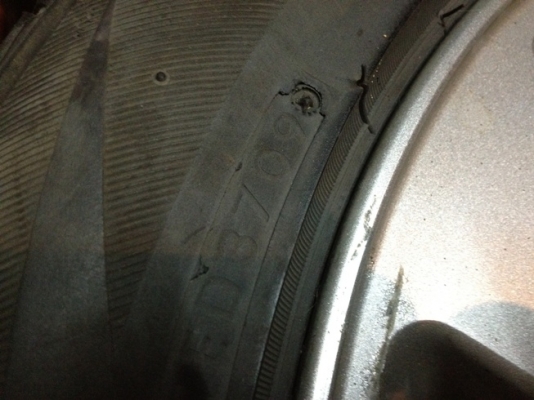 ขายแม็กเดิมมือ2 Ford ขอบ15 4/100 +ยาง ราคา 3,900 บาทราคาถูก