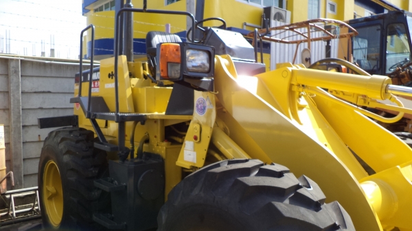 WA100-1-20705 รถตักKOMATSUตอนนี้รถจอดที่(CSนวนคร)ครับ