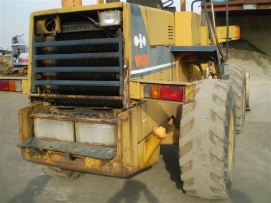 WA100-1-20705 รถตักKOMATSUตอนนี้รถจอดที่(CSนวนคร)ครับ