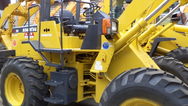WA100-1-20705 รถตักKOMATSUตอนนี้รถจอดที่(CSนวนคร)ครับ