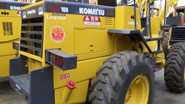 WA100-1-20705 รถตักKOMATSUตอนนี้รถจอดที่(CSนวนคร)ครับ