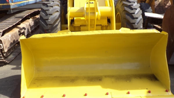 WA100-1-20705 รถตักKOMATSUตอนนี้รถจอดที่(CSนวนคร)ครับ