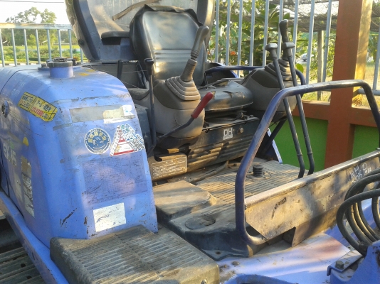 ขายรถขุด HITACHI  EX35-2 โซ่เหล็กใหม่ ปั้มนิ้วคอลโทรลสั้นน้ำมัน เก่านอก