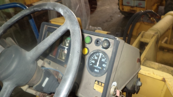 WA100-1-34523 รถตักKOMATSUตอนนี้รถจอดที่(CSนวนคร)ครับ