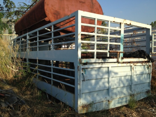 ขายกระบะเข็นหมูพื้นเหล็กตีนไก่สภาพใหม่ยกลงไม่ได้ใช้งาน ยาว 7.20 เมตร สูง 1.85 กว้าง 2.50 เมตร ขายถูกๆ