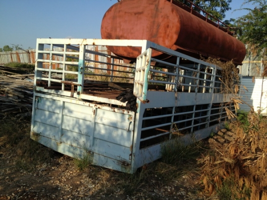 ขายกระบะเข็นหมูพื้นเหล็กตีนไก่สภาพใหม่ยกลงไม่ได้ใช้งาน ยาว 7.20 เมตร สูง 1.85 กว้าง 2.50 เมตร ขายถูกๆ