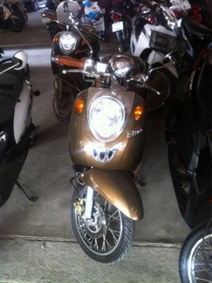 FINO รถเดิมทั้งคัน ปี53 ใช้น้อยมากครับ น๊อตไม่เคยถอด ส่งได้