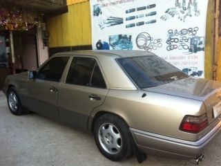BENZ E280,1995