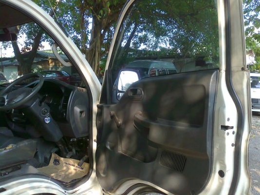 4 ล้อ kia jumbo ปี 05 เครื่อง 2700 มีประกันชั้นหนึ่งค่ะ