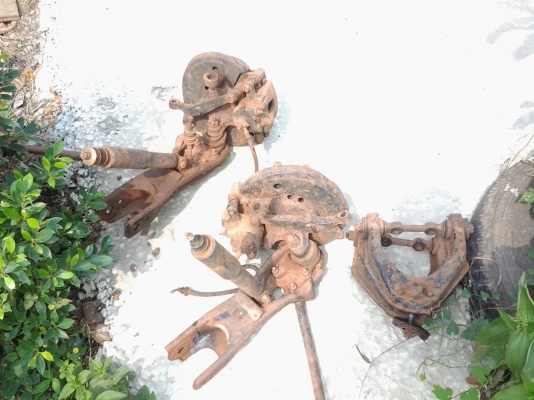 JOECLASSICขายชุดดิสก์เบรคหน้าซ้าย ขวา พร้อมปีกนกบน-ล่างของ720 ไว้ใส่520 521 620 720ได้เลยชุดละ5500สนใจโทรสอบฤามได้เลย.