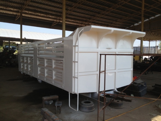 ขายกระบะสิบล้อดั้มครับสภาพใหม่มาก ยาว 6 เมตร สูง 1.4 กว้าง 2.45 สวยๆเลยราคาถูกครับพร้อมดั้ม