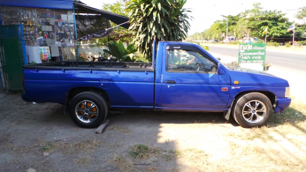 ขาย NISSAN BIG-M หน้าโง้ ฝาเเดง 135.000 ขาย NISSAN BIG-M หน้าโง้ ฝาเเดง 135.000