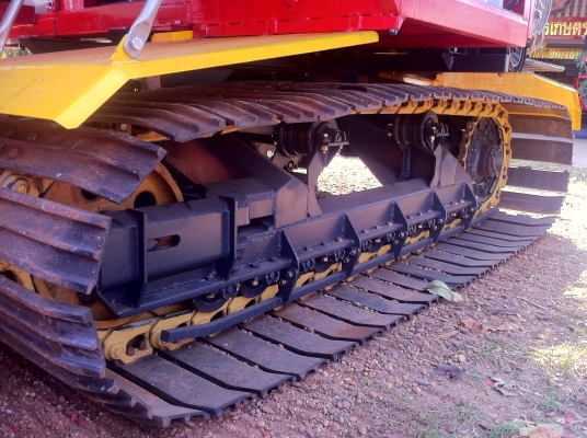 รถเกี่ยวนวดทะเลทอง รถเกี่ยวนวดทะเลทอง