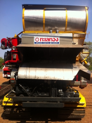 รถเกี่ยวนวดทะเลทอง