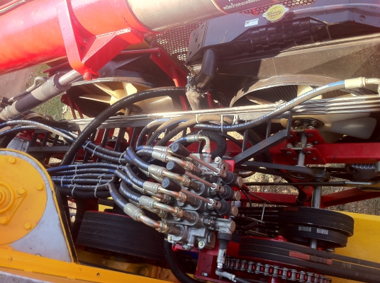 รถเกี่ยวนวดทะเลทอง รถเกี่ยวนวดทะเลทอง