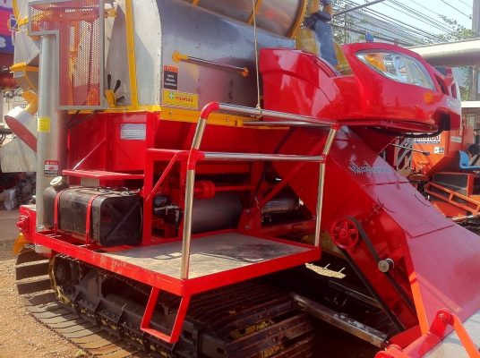 รถเกี่ยวนวดทะเลทอง รถเกี่ยวนวดทะเลทอง