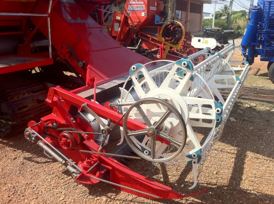 รถเกี่ยวนวดทะเลทอง รถเกี่ยวนวดทะเลทอง