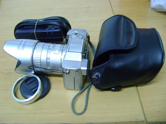 ขายแล้วคะ  กล้อง  Panasonic DMC-FZ2  ราคา 1300 บาท  พร้อมส่งลงทะเบียน