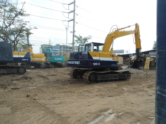 ขายรถแมคโครPC120-3  สภาพพร้อมใช้ สนใจติดต่อ บอย 085-156-2314